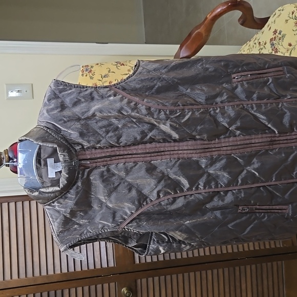 Chico's Shimmering  Quilted Vest Good Condition. - Picture 10 of 11